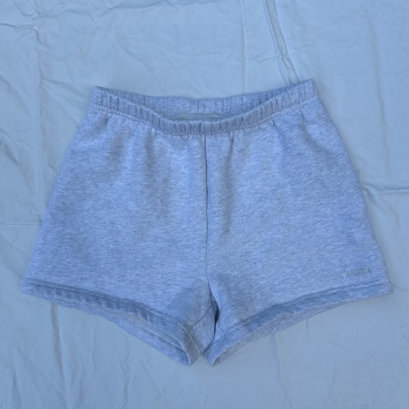 Aritzia Pants - Aritzia sweat fleece perfect fit shorts